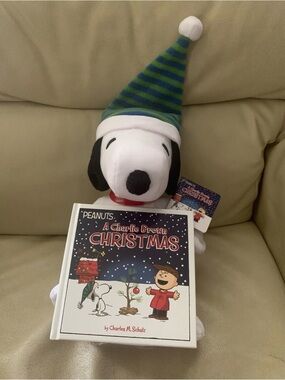 Kohl's Cares A Charlie Brown Christmas Snoopy Book and Plush Set